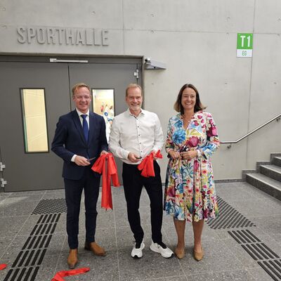 Bild vergr&ouml;&szlig;ern: Er�ffnung Mehrzweckhalle