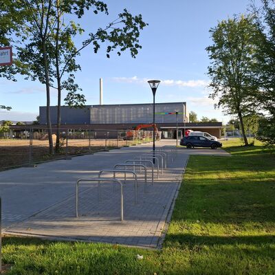 Bild vergr&ouml;&szlig;ern: Mehrzweckhalle Au�enansicht2